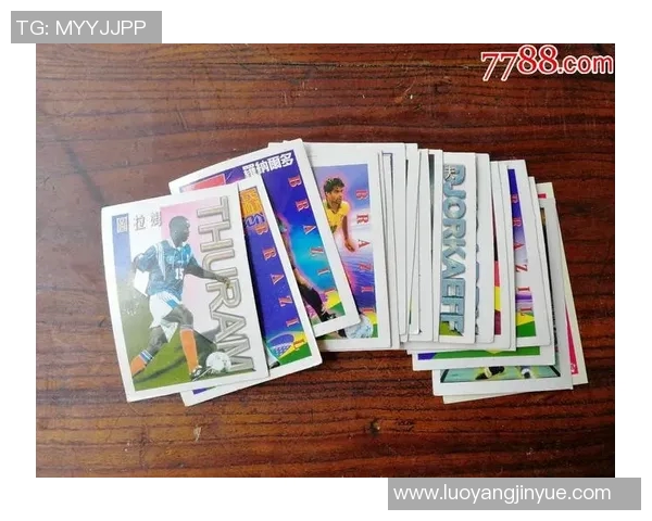 创意足球星卡挂件收藏潮流分享让你轻松打造个性化随身装备